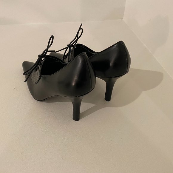 Newport News Shoes Black Croc Lace Up Pump Size 8 - Picture 4 of 9